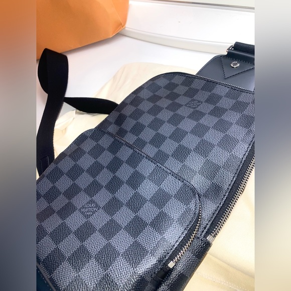 Louis Vuitton Avenue Sling Bag - Picture 14 of 15